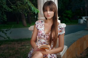 Обои на рабочий стол: Alexander Drobkov-Light, Анастасия Любятинская, взгляд, девушка, длинные волосы, книга, портрет