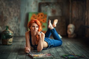 Обои на рабочий стол: Анастасия Бармина, девушка, картины, комбинезон, настроение, Наташа Коротовских, поза, рыжая, рыжеволосая