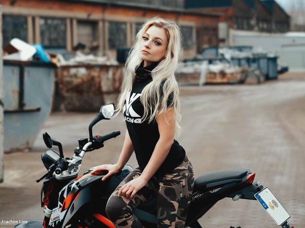 Andreas-Joachim Lins, Loba, блондинка, взгляд, девушка, мотоцикл, поза