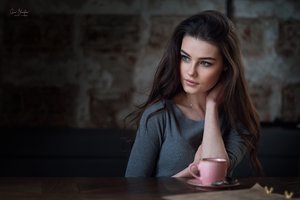 Обои на рабочий стол: Анна Шувалова, Богдана Кадрицкая, девушка, чашка