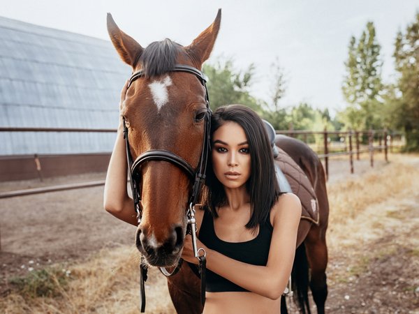 Анатолий Скирпичников, брюнетка, девушка, конь, лошадь, макияж, топ