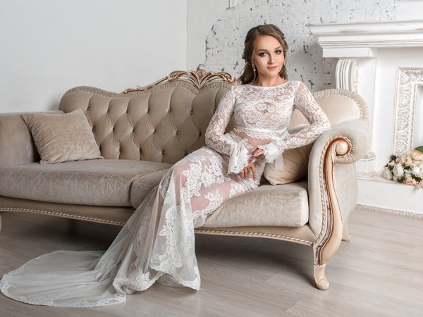 Igor Kondukov, девушка, диван, Игорь Кондуков, камин, красавица, милая, невеста, платье, цветы