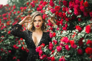 Обои на рабочий стол: Виталий Скитаев, вырез, девушка, Инесса Белокурова, платье, цветы