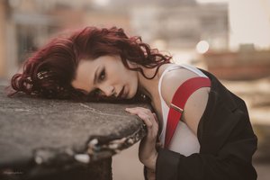 Обои на рабочий стол: coats, Dmitry Levykin, model, redhead, suspenders, t-shirt, women, women outdoors