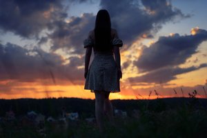 Обои на рабочий стол: вечер, девушка, длинные волосы, Евгений Булатов, закат, Маргарита Колташева, платье