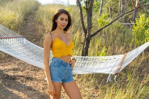 Обои на рабочий стол: alluring girl, awesome body, bare midriff, beautiful face, bewitching beauty, blue jean shorts, Countryside, cutoffs, Foxy Alissa, gorgeous woman, hillside, hot girl, long brown hair, looking at camera, magnificent beauty, nature, outdoors, outside, posing, pretty eyes, sensual beauty, sexy brunette, sexy woman, standing alone, stunning beauty, tanned babe, terrific looking, trees, white hammock, yellow tank top