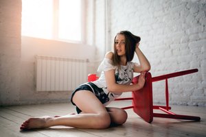 Обои на рабочий стол: bare shoulders, barefoot, beauty, Brown, brown eyes, chair, face, feet, Galina Dub, Galina Dubenenko, girl, hand in hair, jeans shorts, legs, lips, long hair, looking at camera, looking at viewer, model, mouth, on the floor, photo, portrait, red nails, shorts, sitting, straight hair