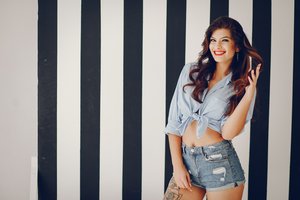 Обои на рабочий стол: beautiful, cute, denim, girl, long-haired, model, pretty, shorts, tank top, tattoo
