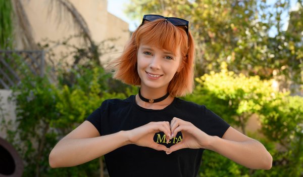 Обои на рабочий стол: Charming, girl, glasses, model, nice, redhead