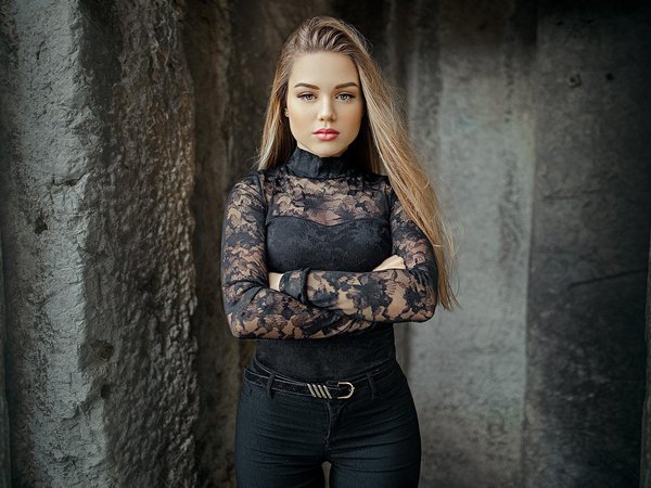 arms crossed, black clothing, black pants, blonde, blouse, blue eyes, bokeh, brunette, face, girl, jeans, John Noe, lips, lipstick, long hair, looking at camera, looking at viewer, model, mouth, photo, photographer, portrait, red lipstick, Silvia, straight hair