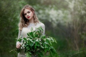 Обои на рабочий стол: ветки, взгляд, девушка, локоны, макияж, Оксана Сироштан, природа, русая, Черёмуха