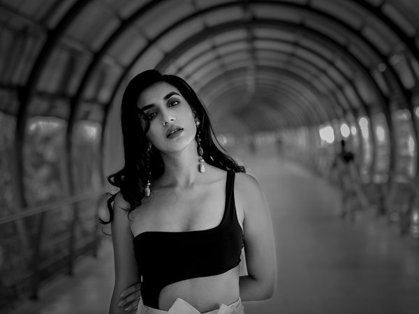 actress, beauty, black and white, bollywood, celebrity, eyes, face, girl, hair, indian, lips, model, Parul gulati, pose, smile