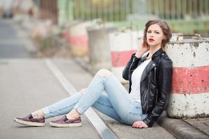 Обои на рабочий стол: Regina, девушка, улица