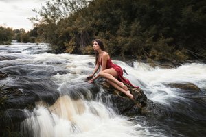 Обои на рабочий стол: brunette, clouds, model, nature, red dress, river, Robert Zazin, sky, water, women outdoors, девушка