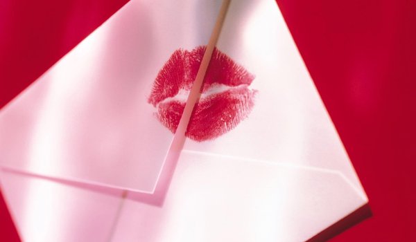 Обои на рабочий стол: валентика, губная помада, день святого валентина, конверт, письмо, поцелуй, праздники, след