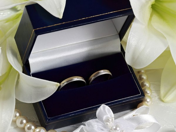 кольца, коробочка, лепестки, свадьба, украшения, цветы