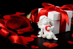Обои на рабочий стол: box, cupid, gift, hearts, red, rose, valentine's day, день святого валентина, коробка, купидон, лента, подарок, роза, сердечки