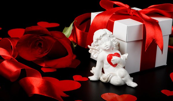 Обои на рабочий стол: box, cupid, gift, hearts, red, rose, valentine's day, день святого валентина, коробка, купидон, лента, подарок, роза, сердечки