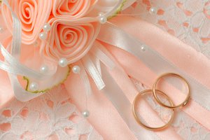 Обои на рабочий стол: бант, макро, обручальные кольца, свадьба, цветы