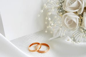 Обои на рабочий стол: белый, кольца, праздник, свадьба, цветы