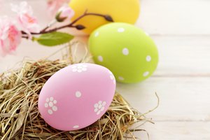 Обои на рабочий стол: Easter, весна, гнездо, желтые, зеленые, пасха, пасхальные, праздник, розовые, яйца