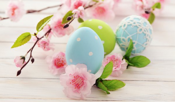 Обои на рабочий стол: Easter, весна, ветка, голубые, зеленые, пасха, пасхальные, праздник, розовые, цветение, цветы, яйца