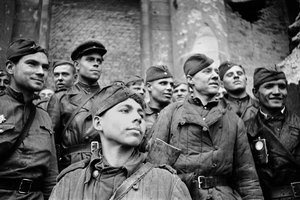 Обои на рабочий стол: герои, лица, май 1945 года, победа, радость, Советские солдаты