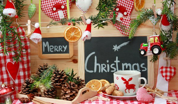 Обои на рабочий стол: christmas, декорации, елочные, игрушки, праздник, пряности, рождество, чашка, шишки