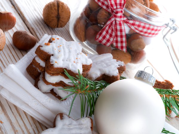 белый, выпечка, десерт, еда, звездочки, зима, лесные, новогоднее, орехи, печенье, праздники, шарик