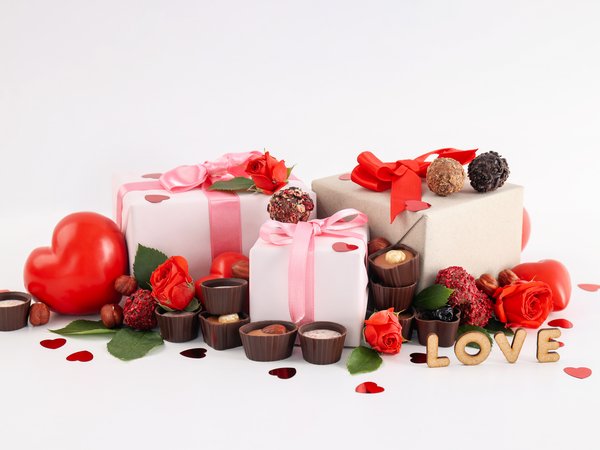 14 февраля, chocolates, decoration, flowers, gift boxes, happy, hearts, love, red, red roses, romantic, Valentine, день святого валентина, красные розы, любовь, подарки, романтика, сердечки, сердце, шоколад
