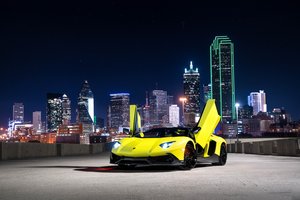 Обои на рабочий стол: avenator, lamborghini, yellow