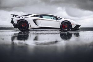 Обои на рабочий стол: aventador sv, lamborghini, lp700-4, white