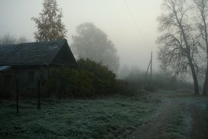 Обои на рабочий стол: деревня, дом, туман