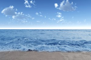 Обои на рабочий стол: берег, вода, волна, волны, голубое, лето, море, небо, облака, пейзаж, песок, пляж, природа