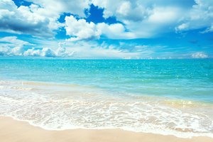 Обои на рабочий стол: blue sea, бирюза, горизонт, лето, море, небо, облака, пейзаж, песок, пляж