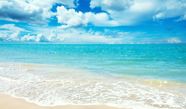 Обои на рабочий стол: blue sea, бирюза, горизонт, лето, море, небо, облака, пейзаж, песок, пляж