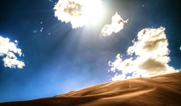 Обои на рабочий стол: барханы, дюны, небо, облака, песок, пустыня, свет
