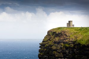 Обои на рабочий стол: galway bay, ireland, o'brien's tower, башня, ирландия, море, скала