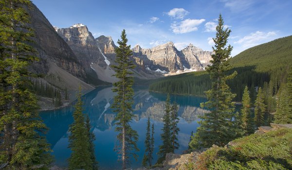 Обои на рабочий стол: Banff National Park, canada, Moraine Lake, Valley of the Ten Peaks, Банф, горы, деревья, долина Десяти пиков, канада, лес, Озеро Морейн