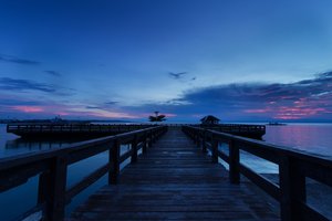 Обои на рабочий стол: берег, вечер, деревянный, закат, море, мостик, небо, облака, остров, пирс, розовый, синева, Филиппины