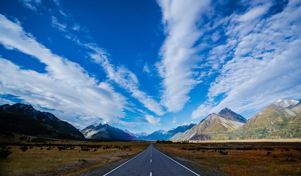 Обои на рабочий стол: голубое, горы, дорога, небо, новая зеландия, облака, синее, трасса, шоссе