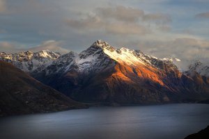 Обои на рабочий стол: New Zealand, Queenstown, Walter Peak, горы, зима, озеро, снег
