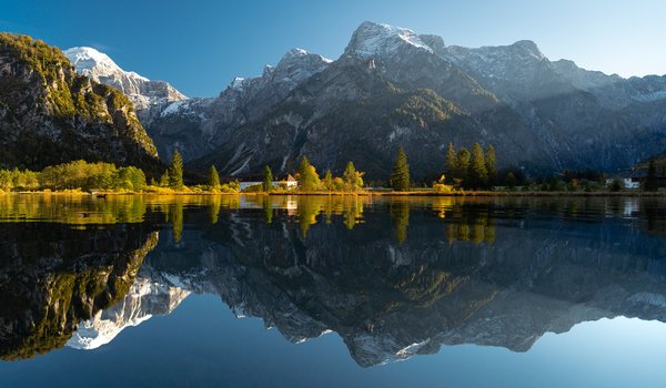 Обои на рабочий стол: Almsee, alps, Austria, Lake Alm, австрия, Альпы, горы, деревья, озеро, Озеро Альм, Озеро Альмзе, отражение