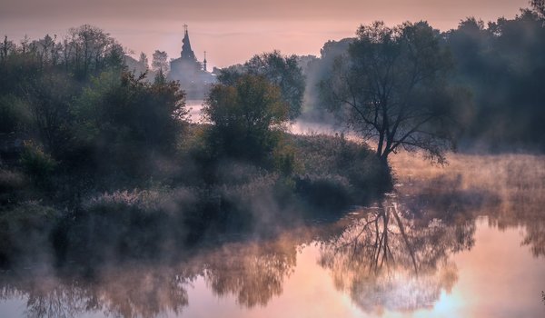 Обои на рабочий стол: Андрей Чиж, Каменка, отражение, пейзаж, природа, река, Суздаль, туман, утро, церковь