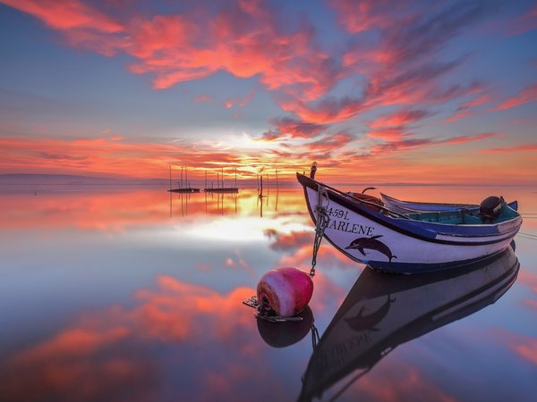 Aveiro Lagoon, Portugal, Torreira, лагуна, Лагуна Авейру, лодка, небо, отражение, Португалия, рассвет, Торрейра, утро