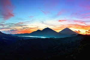 Обои на рабочий стол: Bali, bay, clouds, Indonesia, landscape, mountains, nature, silhouette, sky, sunset