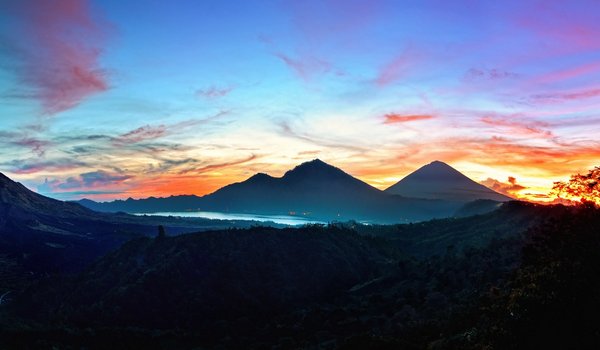 Обои на рабочий стол: Bali, bay, clouds, Indonesia, landscape, mountains, nature, silhouette, sky, sunset