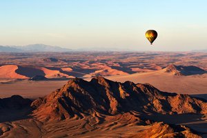 Обои на рабочий стол: africa, Ballooning, desert, landscape, mountain, view