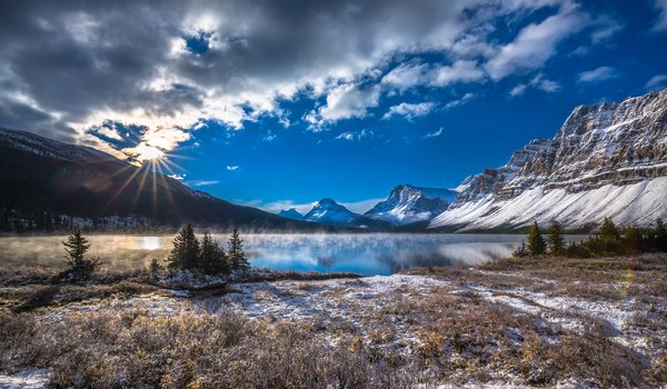 Обои на рабочий стол: Alberta, Banff National Park, Bow Lake, canada, Canadian Rockies, Альберта, горы, канада, Канадские Скалистые горы, Национальный парк Банф, облака, озеро, Озеро Боу, снег