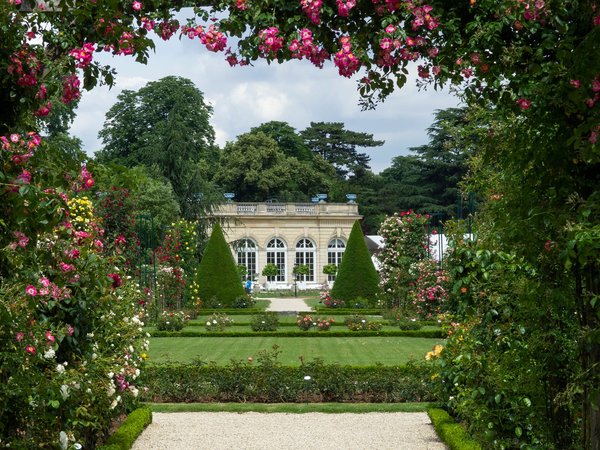 Château de Bagatelle, france, Parc de Bagatelle, paris, дворец, Дворец Багатель, деревья, кусты, париж, парк, Парк Багатель, розы, франция, цветы